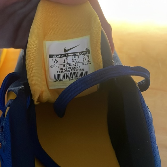 Kobe Nike Blue yellow size 5 youth - Picture 2 of 4
